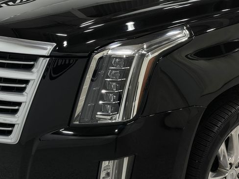 Used 2019 Cadillac Escalade Platinum AWD/4WD image 36