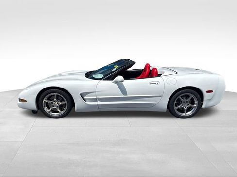 Used 2004 Chevrolet Corvette Convertible w/ Preferred Equipment Group RWD image 2