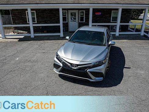 Used 2021 Toyota Camry SE image 3
