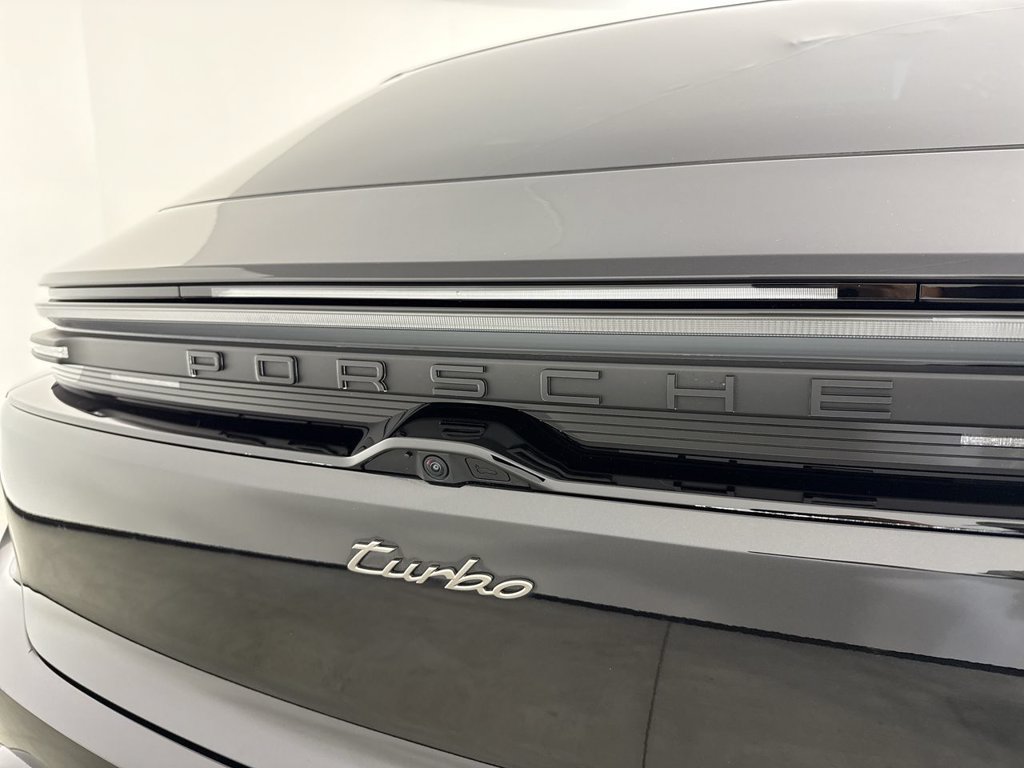 Certified 2025 Porsche Macan Turbo Electric AWD/4WD image 18