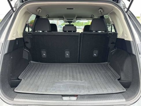 Used 2024 Nissan Rogue S FWD image 20