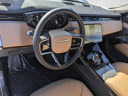 New 2025 Land Rover Range Rover Sport SE image 3
