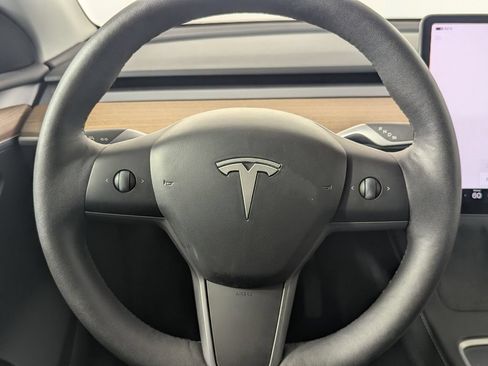 Used 2024 Tesla Model Y Long Range AWD/4WD image 12