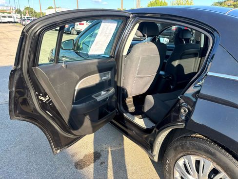 Used 2010 Chrysler Sebring Touring image 13