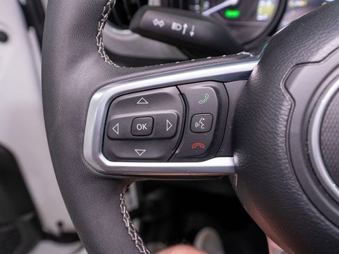 Used 2025 Jeep Wrangler Sahara w/ Safety Group image 27