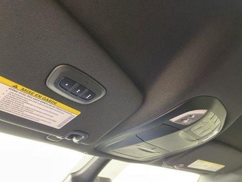 New 2025 Chrysler Pacifica Select image 24