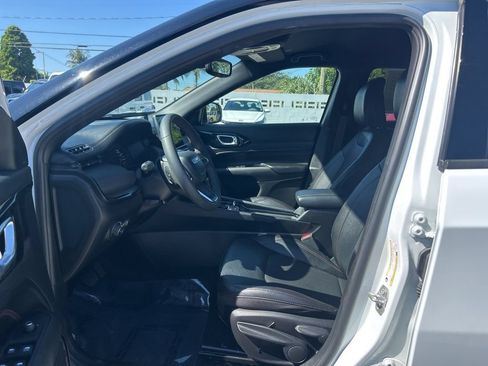 Used 2024 Jeep Compass Trailhawk AWD/4WD image 6