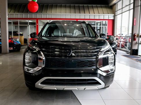 Used 2024 Mitsubishi Outlander SEL Black Edition image 2