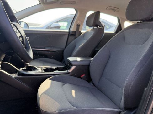 Used 2025 Kia K4 LXS image 25