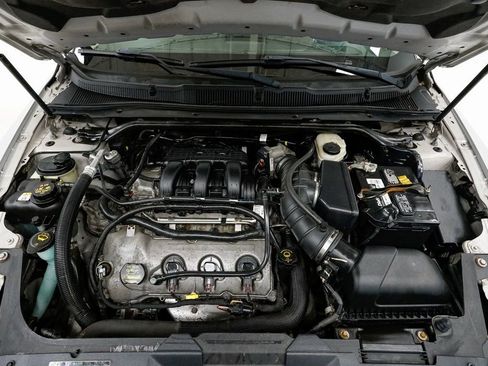 Used 2010 Ford Taurus Limited image 3