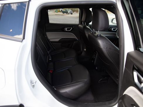 Used 2025 Jeep Compass Limited image 22