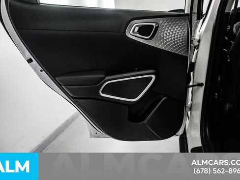 Used 2025 Kia Soul LX w/ LX Technology Package FWD image 41