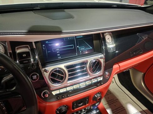 Used 2018 Rolls-Royce Dawn RWD image 17