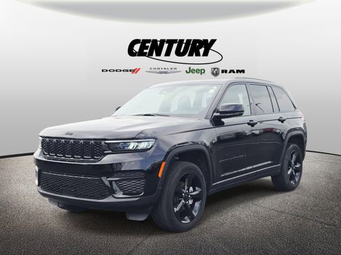 Used 2024 Jeep Grand Cherokee Altitude image 8