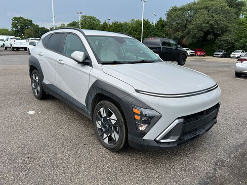 Used 2024 Hyundai Kona SEL FWD image 3