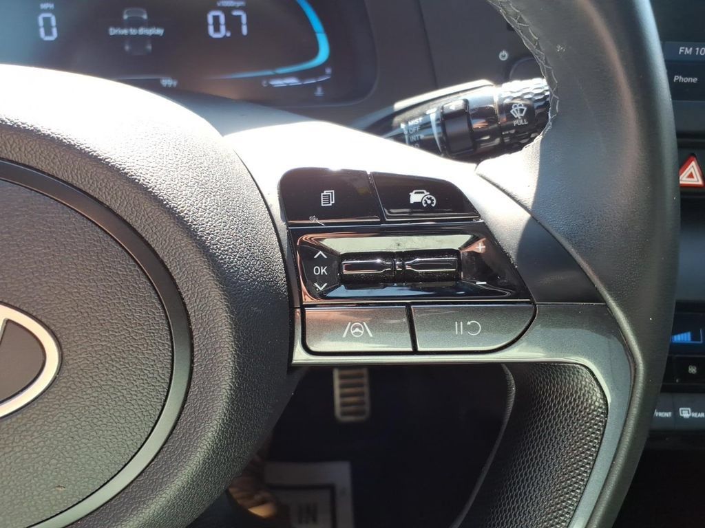 Certified 2025 Hyundai Elantra Sport FWD image 19