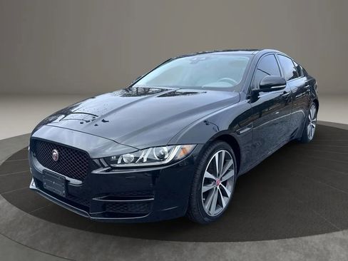 Used 2017 Jaguar XE Prestige image 1