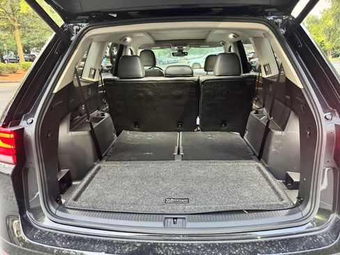 Used 2025 Volkswagen Atlas SE FWD image 11