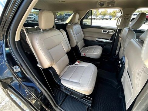 Used 2022 Ford Explorer XLT w/ Equipment Group 202A image 25