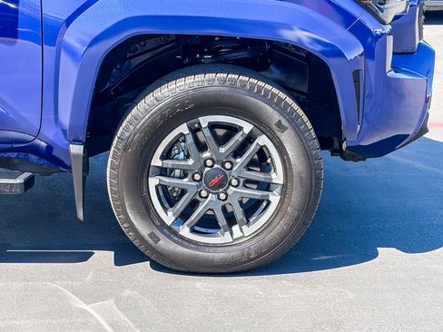 Used 2025 Toyota Tacoma TRD Sport AWD/4WD image 9