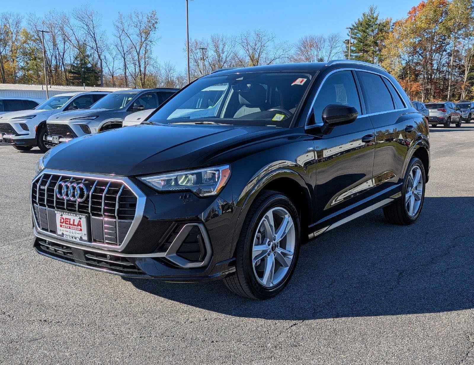 Used 2022 Audi Q3 2.0T Premium w/ Convenience Package AWD/4WD image 3