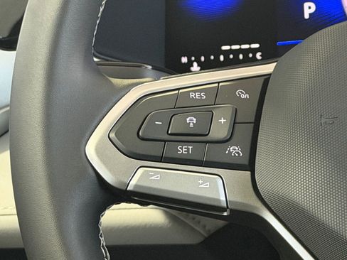 New 2026 Volkswagen Taos SE FWD image 16