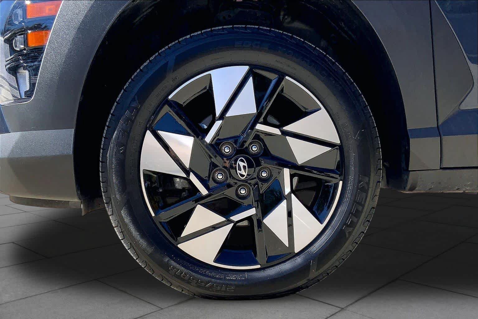 Used 2024 Hyundai Kona SEL AWD/4WD image 11