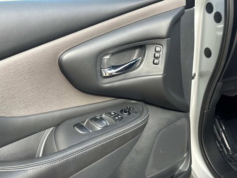 Used 2022 Nissan Murano SL w/ SL Moonroof Package image 17