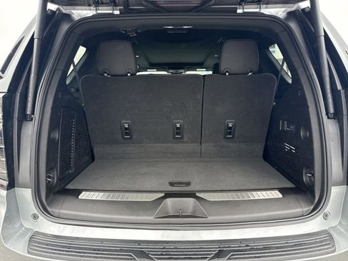 Used 2025 Chevrolet Tahoe Z71 w/ Comfort Package image 24