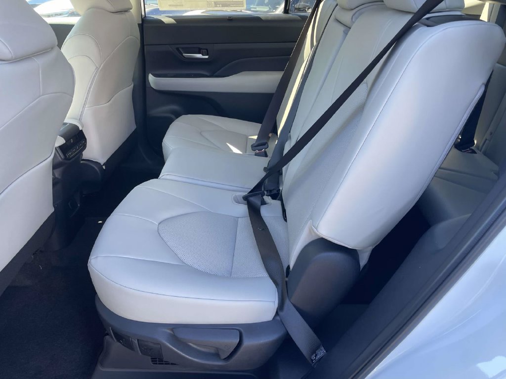 New 2026 Toyota Grand Highlander XLE FWD image 9