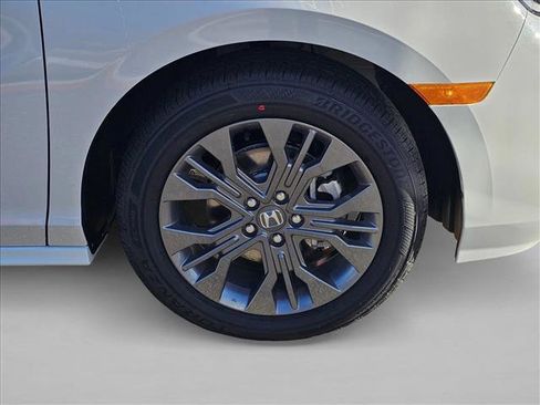 New 2026 Honda Odyssey Touring image 9