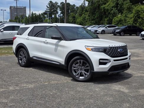 Used 2021 Ford Explorer XLT w/ Equipment Group 202A RWD image 2