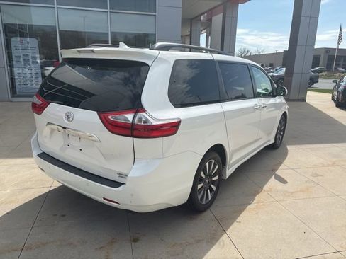 Used 2019 Toyota Sienna Limited Premium image 7