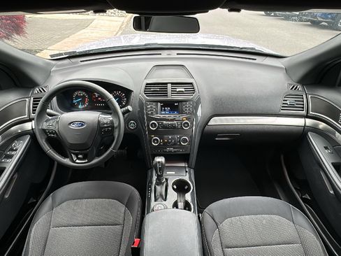 Used 2018 Ford Explorer XLT AWD/4WD image 28