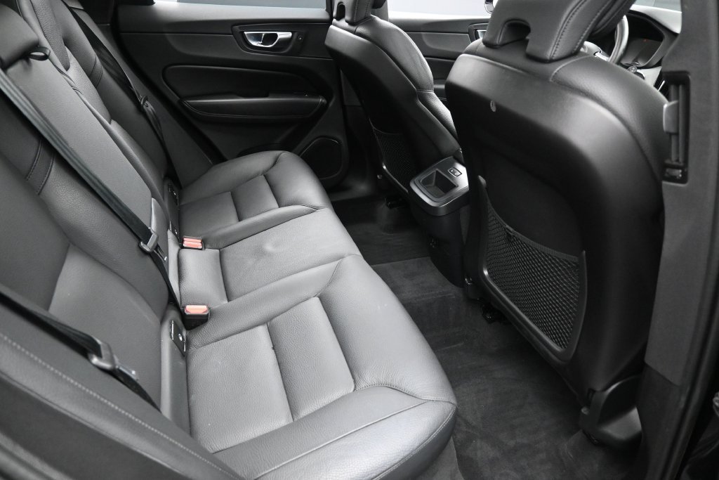 Used 2025 Volvo XC60 B5 Plus w/ Protection Package Premier AWD/4WD image 25