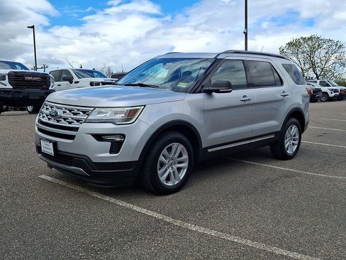 Used 2019 Ford Explorer XLT w/ Equipment Group 202A AWD/4WD image 6