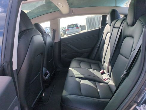 Used 2018 Tesla Model 3 Long Range image 13