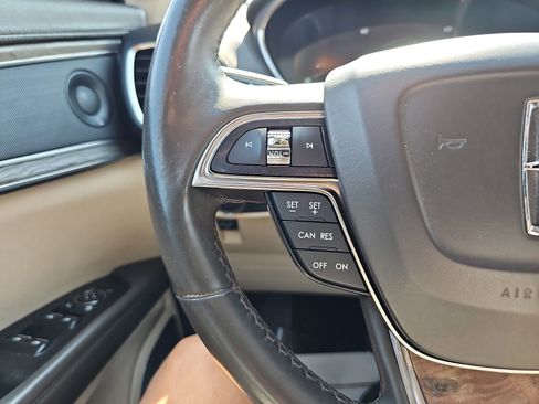 Used 2020 Lincoln Nautilus Reserve FWD image 18