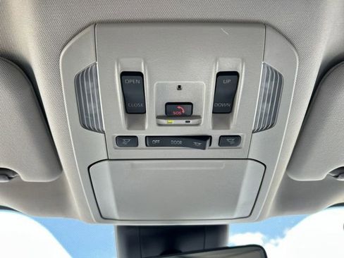 Used 2025 Toyota Highlander XLE AWD/4WD image 52