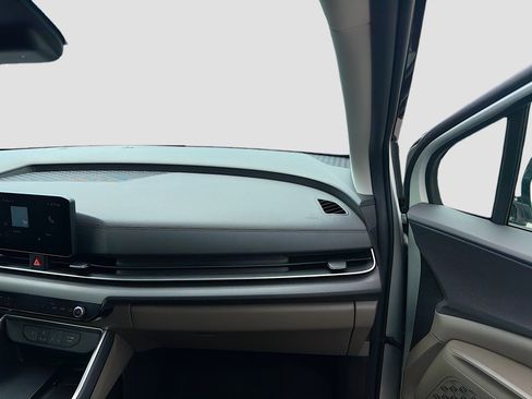 Used 2025 Kia Carnival EX FWD image 20