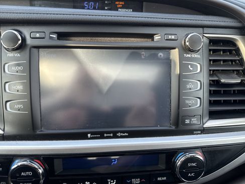 Used 2019 Toyota Highlander XLE image 28