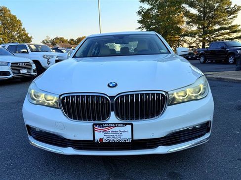 Used 2016 BMW 740i image 2