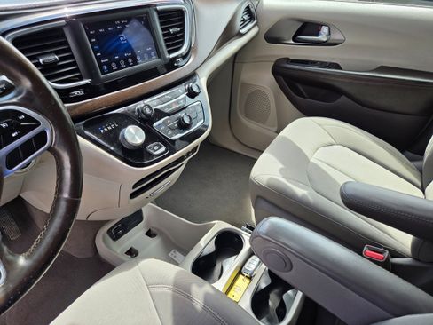 Used 2020 Chrysler Voyager LX w/ Cold Weather Group FWD image 8