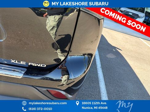 Used 2020 Toyota Highlander XLE AWD/4WD image 18