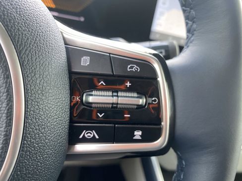 Used 2025 Kia Carnival EX FWD image 27
