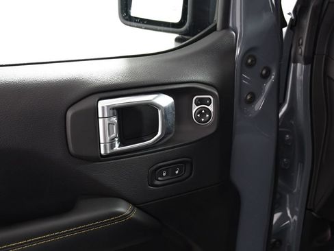 Used 2025 Jeep Wrangler Unlimited Sahara AWD/4WD image 15