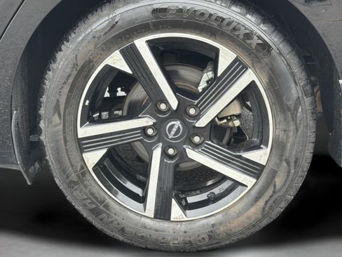 Used 2024 Nissan Sentra SV FWD image 27