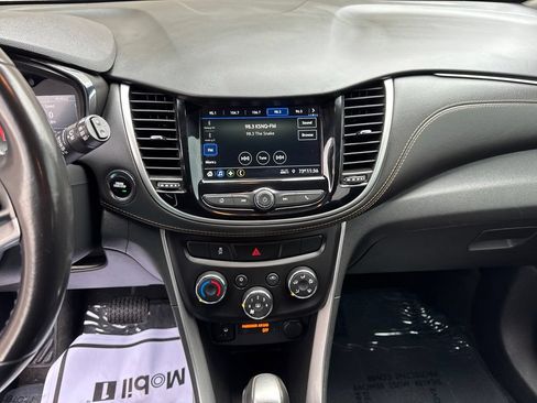 Used 2019 Chevrolet Trax LT w/ LT Convenience Package AWD/4WD image 23