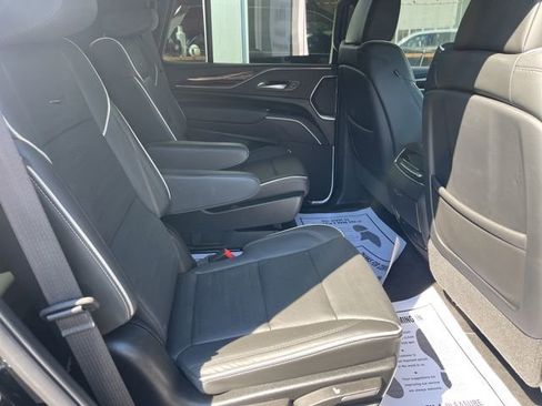 Used 2024 Cadillac Escalade Premium Luxury AWD/4WD image 11