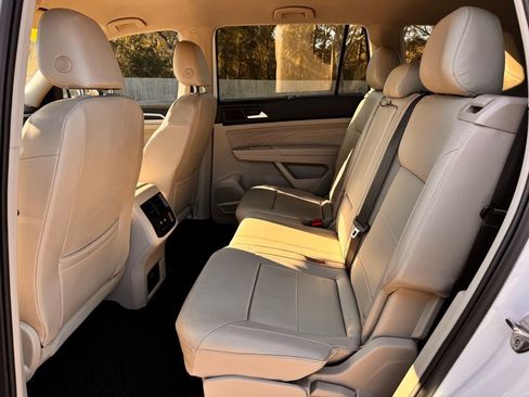 Used 2021 Volkswagen Atlas SE image 16